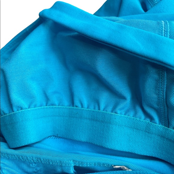 💕SALE💕Lululemon Blue Scoop Me Up Tank 11 - Picture 7 of 10